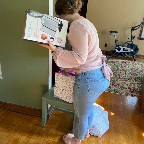 Cropped top Ties in back last one!New - Picture 2 of 4